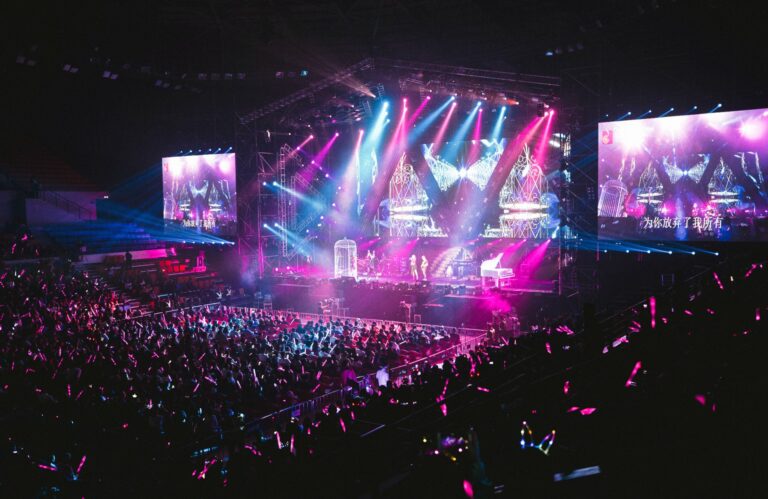 Vlogs d&rsquo;août 2026 : Léna Situations arrête après 10 ans et annonce l&rsquo;Accor Arena